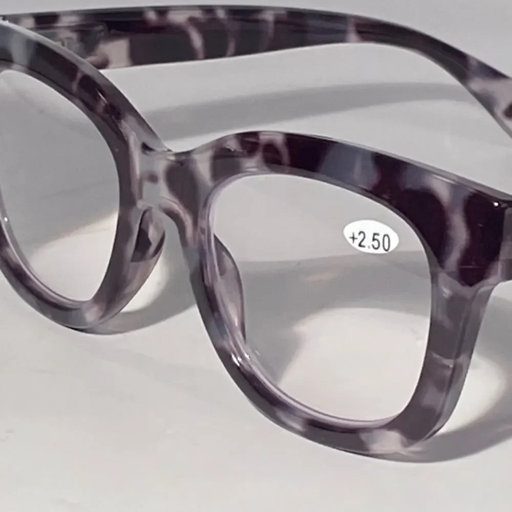 1145 Mona Reading Glasses 2.50 Sq Eyeglasses Grey and Black Tortoise Frames NWT